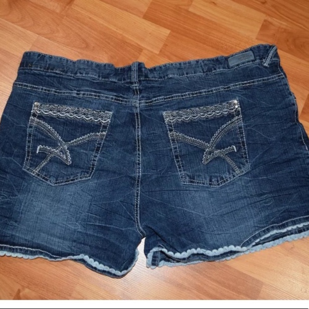 Amethyst jean shorts